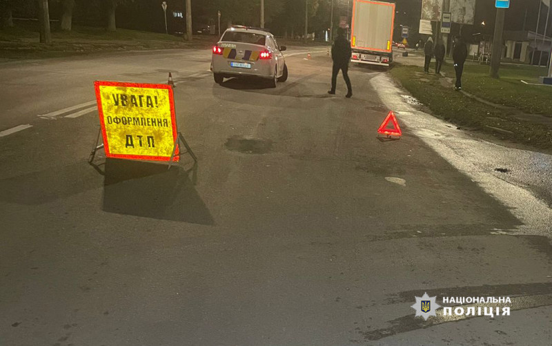17-річний хлопець раптово вибіг на дорогу: у Луцьку трапилося дві ДТП, двоє пішоходів у лікарні
