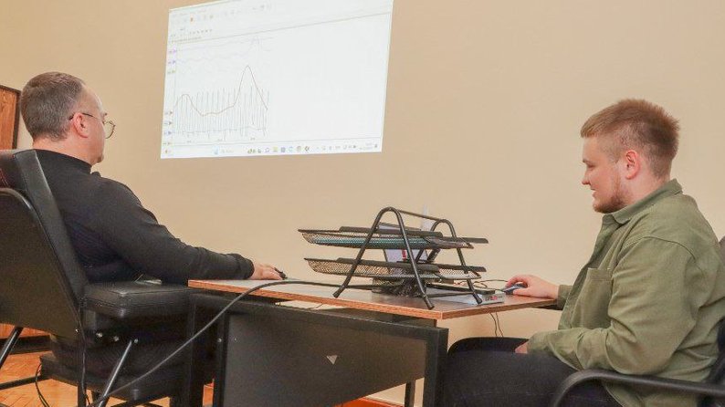 Дихання, пульс і піт: як у Луцьку виявляють брехню за допомогою детектора брехні