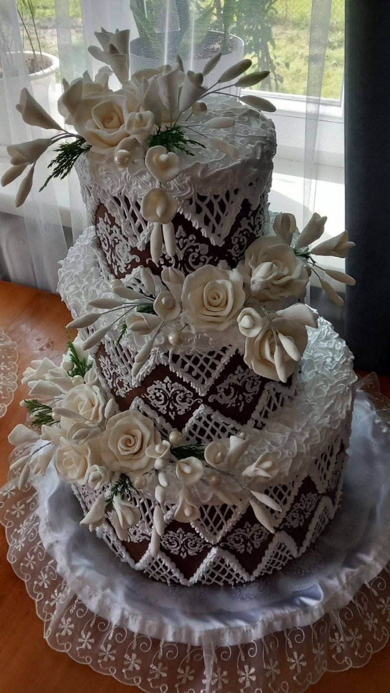 Майстриня з Волині пече короваї, які замовляють по всій Україні та за кордоном