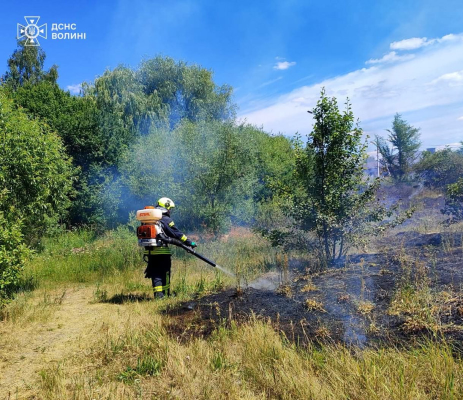На Волині через недбалість людей виникло сім пожеж: досі гасять займання на торфовищі