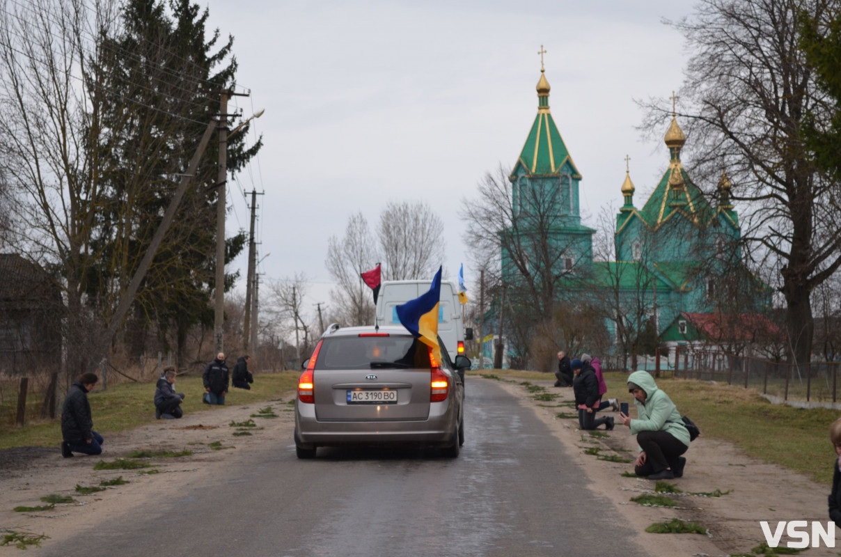 І небо плакало за ним: «на щиті» повернувся додому 23-річний Герой з Волині Віталій Забродський