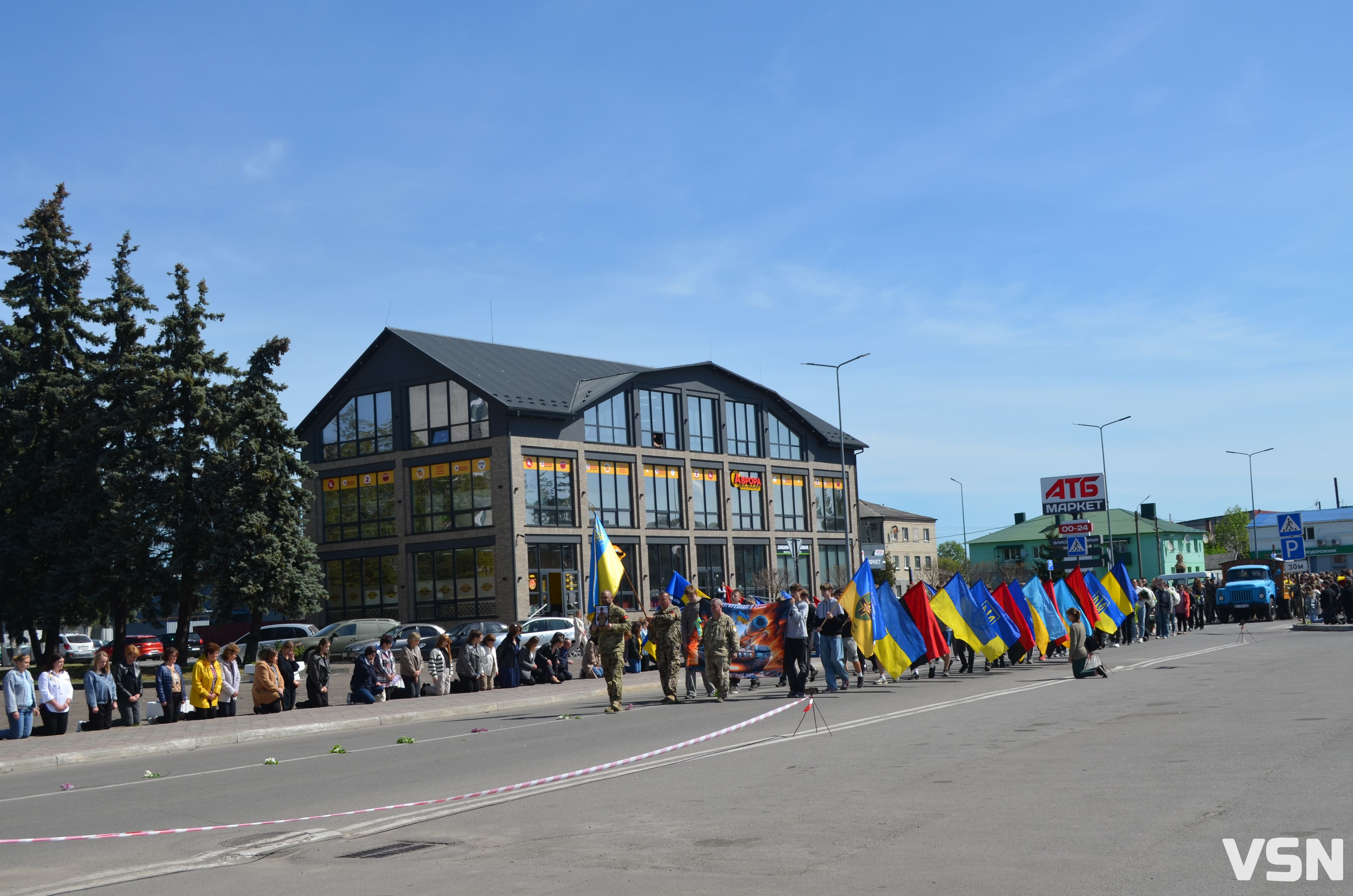 Був людиною, до якої тягнулося серце: на Волині попрощалися з 26-річним Героєм Дмитром Слюсарем