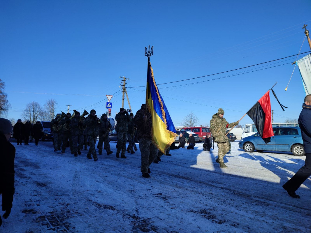 Майже 10 місяців Захисник вважався безвісти зниклим: на Волині попрощалися із загиблим військовослужбовцем Павлом Луценком