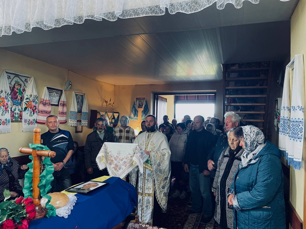 Повернувся додому «на щиті»: у громаді на Волині попрощалися із Героєм Богданом Лехушем
