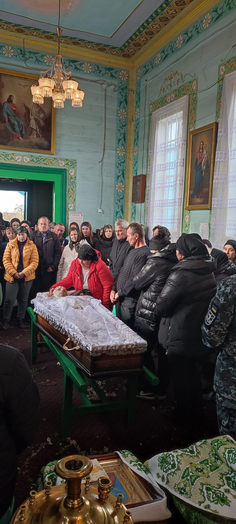 Зійшлося усе село: поховали 29-річного сапера з Луцького району Віталія Костюка. Фото