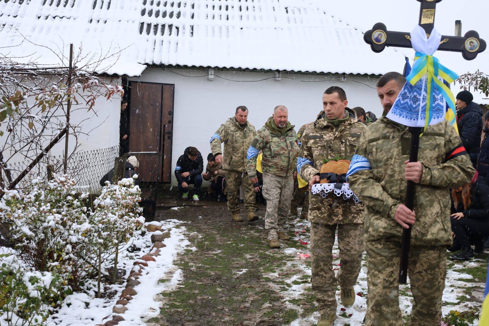 Навіки 29: на Волині попрощалися з молодим Героєм Романом Гайовим
