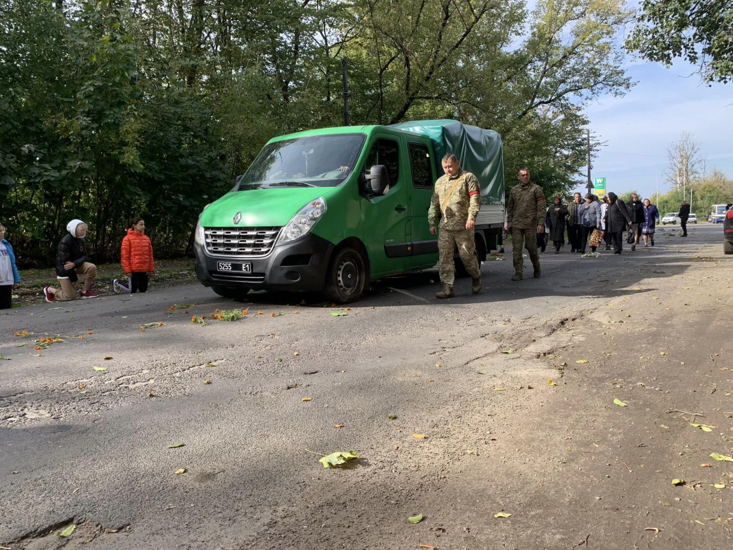 Помер на бойових позиціях: на Волині провели в останню дорогу захисника Олександра Юзвика