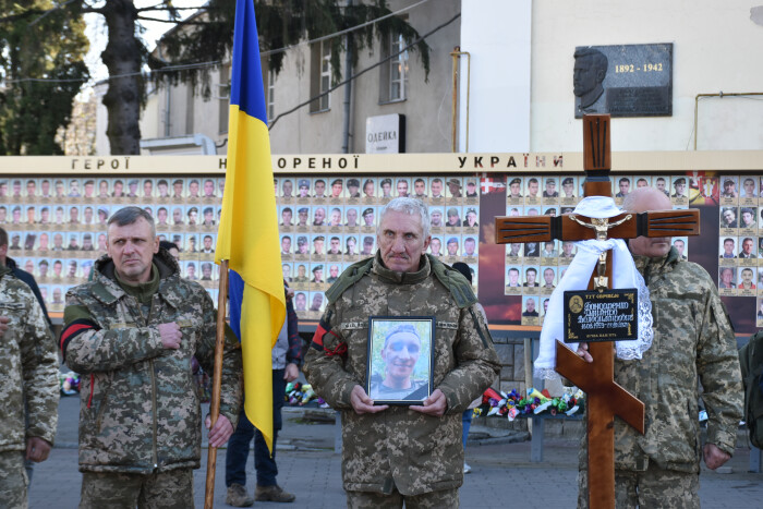 Загинув у Курській області: у Луцьку попрощалися із захисником України Дмитром Бондаренком