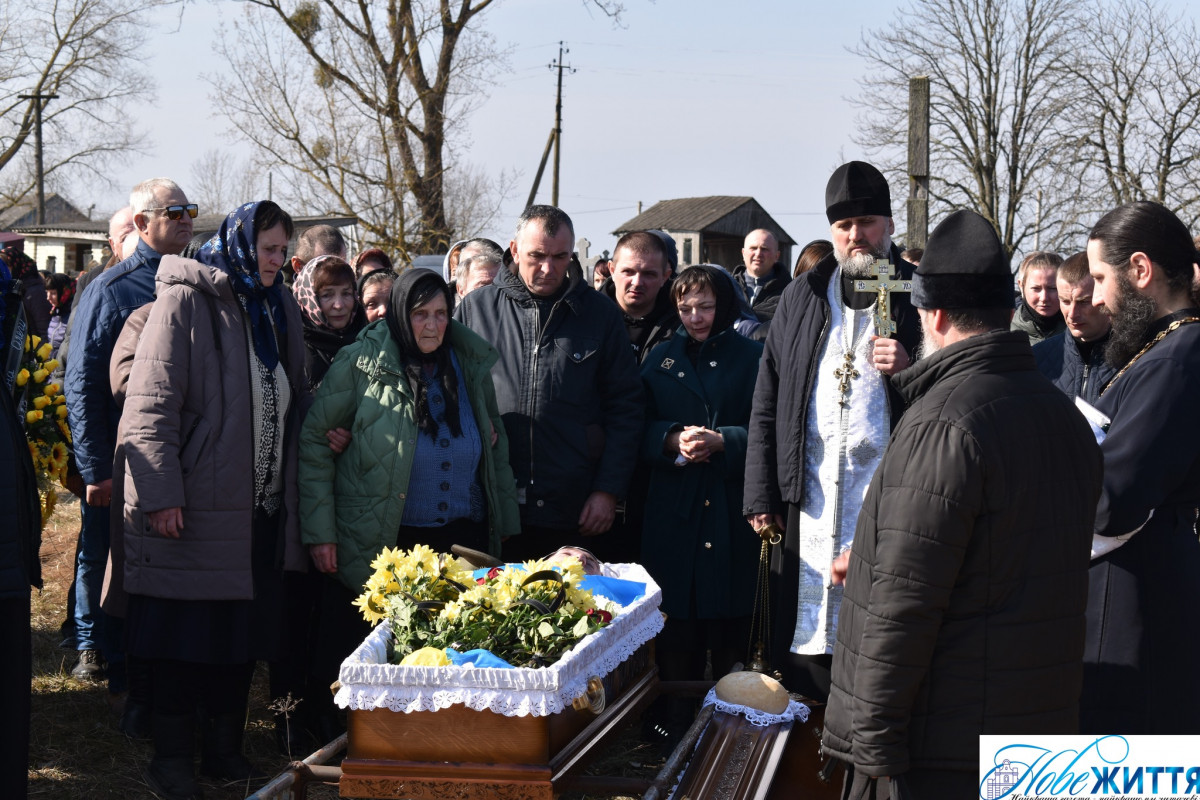 Війна підірвала здоров’я і серце раптово зупинилося: на Волині поховали Героя Олега Терещука. Фото