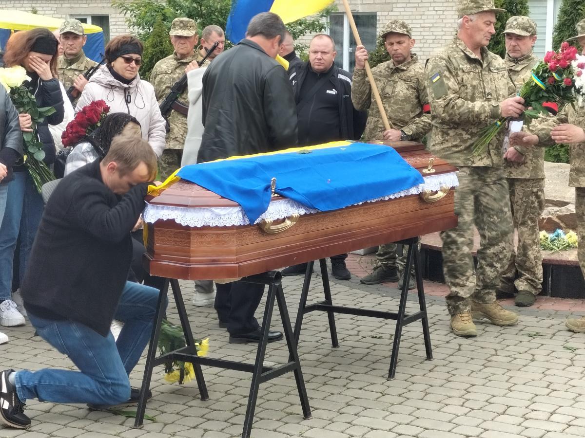 І навіть небо прощалося сльозами: на Волині провели в останню путь Героя Сергія Богуцького