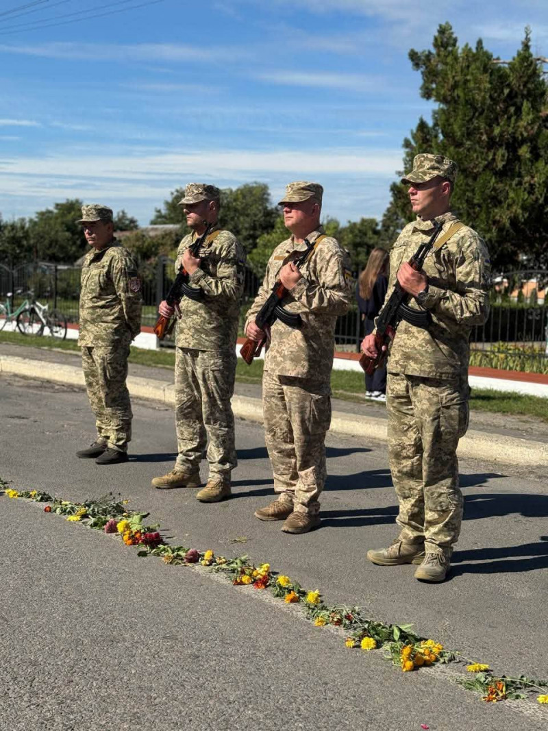 На Волині попрощалися із захисником Олександром Хмаруком, загибель якого підтвердила ДНК-експертиза