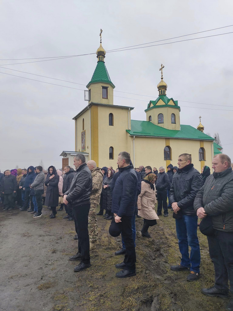 Без батька залишилось двоє синів: на Волині попрощалися  із Героєм Василем Бекеруком