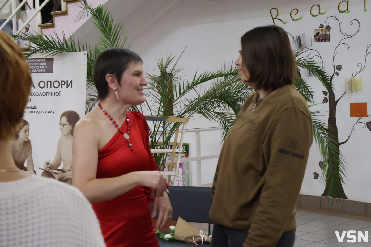 «Намальована надія»: ветеранка війни з Луцька презентувала колекцію суконь