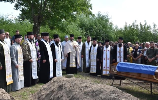 Залишилися дружина та маленький син: на Волині поховали Героя Миколу Гайдая