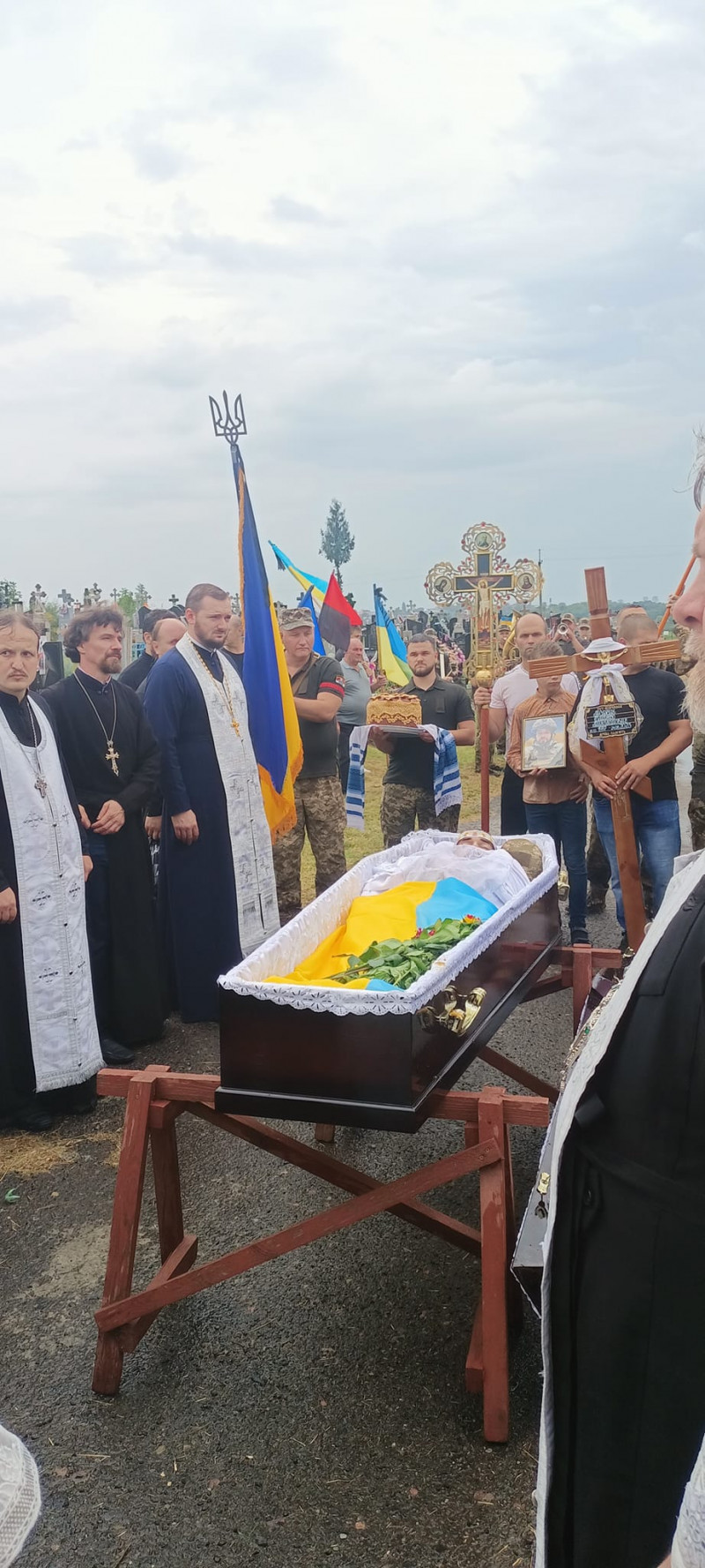 Героїчно загинув у День Незалежності: на Волині попрощалися з молодим воїном Дмитром Марчуком
