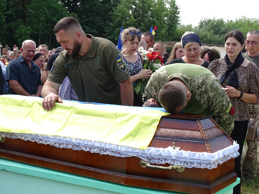 У перший день вторгнення став на захист країни: на Волині попрощалися із молодим Героєм Олександром Карпуком
