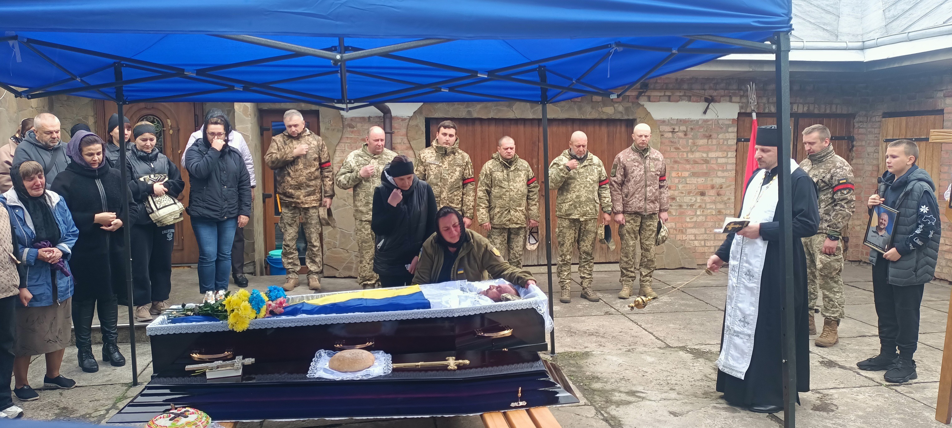 Без надійного плеча залишилися дружина, син та донька: на Волині попрощались з Героєм Павлом Плисюком