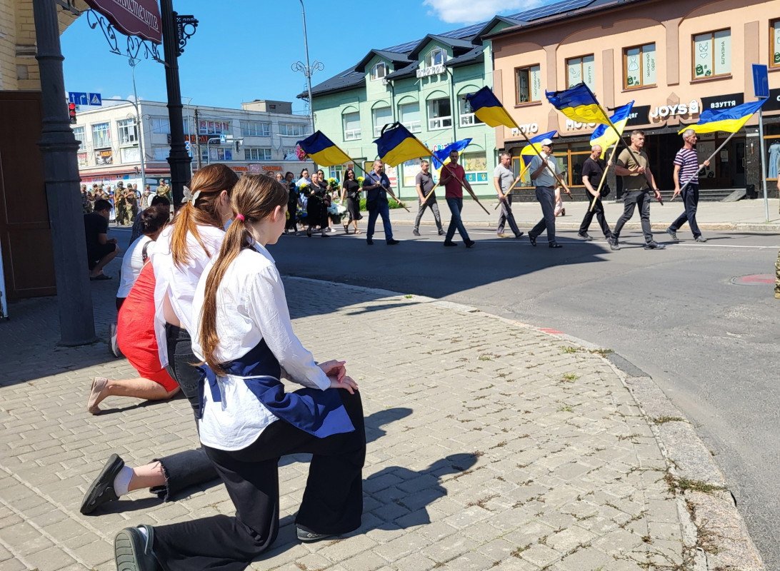 Син і донька втратили батька: на Волині попрощались з Героєм Дмитром Лисюком