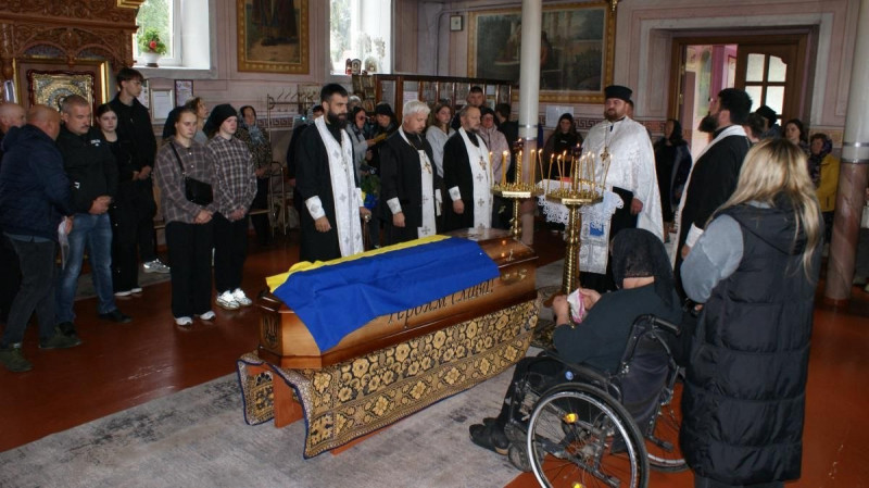 Був ветеринаром і батьком трьох дітей: на Волині в останню путь провели захисника Віталія Гандзюка