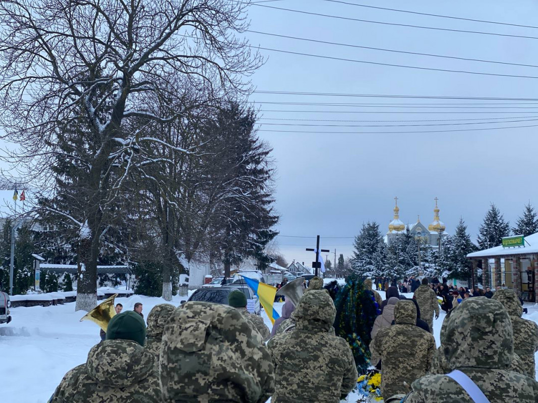 17 місяців мама сподівалася, що живий: на Волині поховали Героя Андрія Чумака. Фото