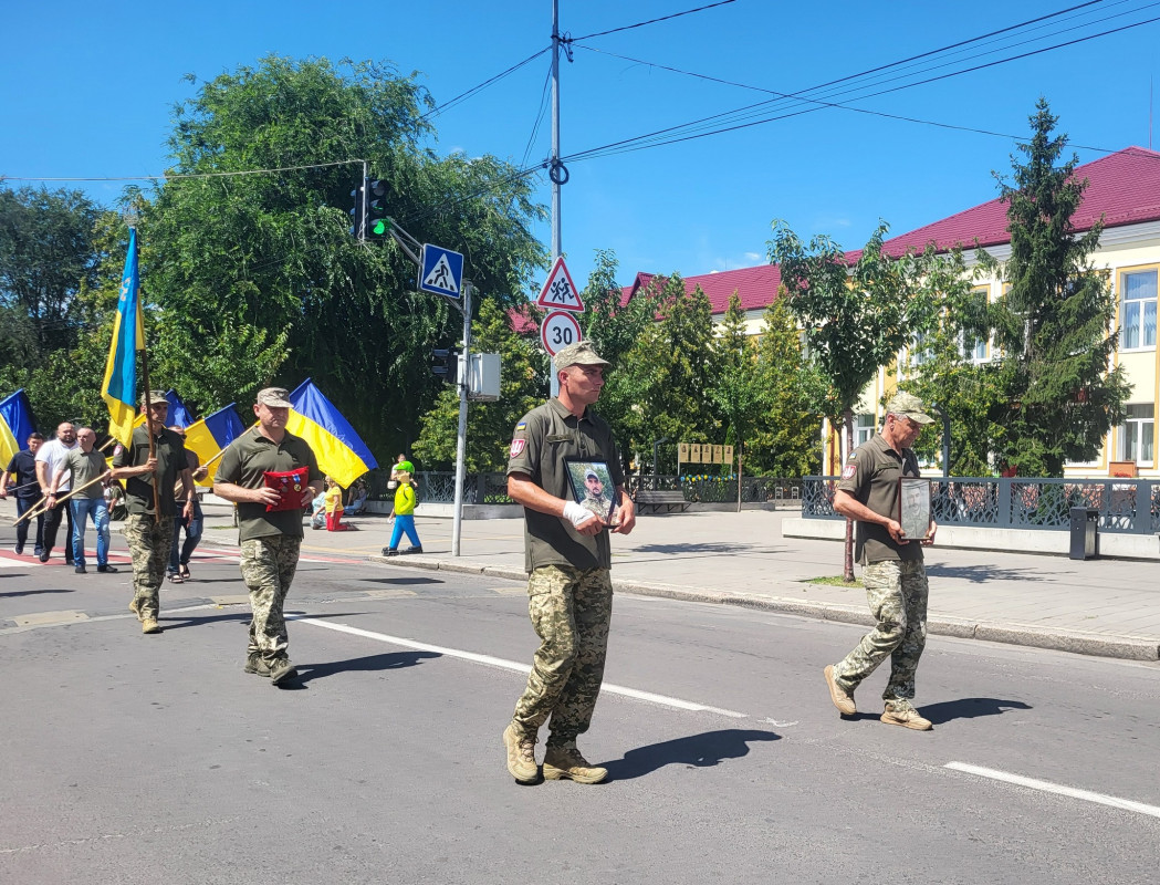 Навіки 30 і 38: на Волині в останню путь провели молодих Героїв, життя яких забрала війна