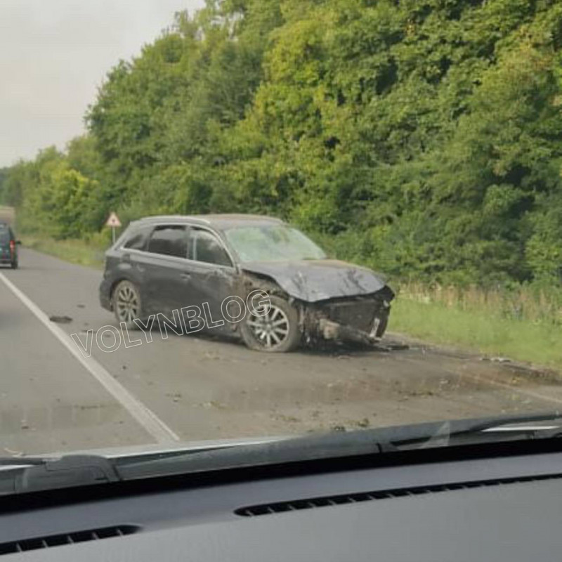 На Волині - ДТП: авто злетіло у кювет