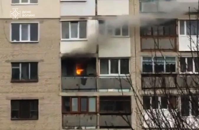У Луцьку гасили пожежу на балконі багатоповерхового будинку: деталі