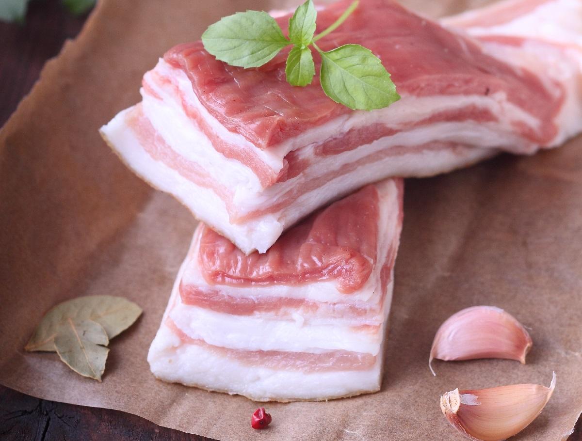 Простий рецепт, перевірений роками: як засолити сало, щоб було смачним