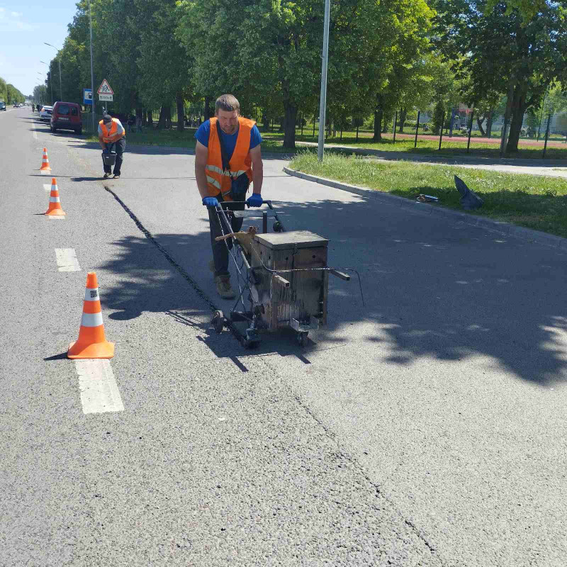 На ключових дорогах Волині тривають ремонтні роботи