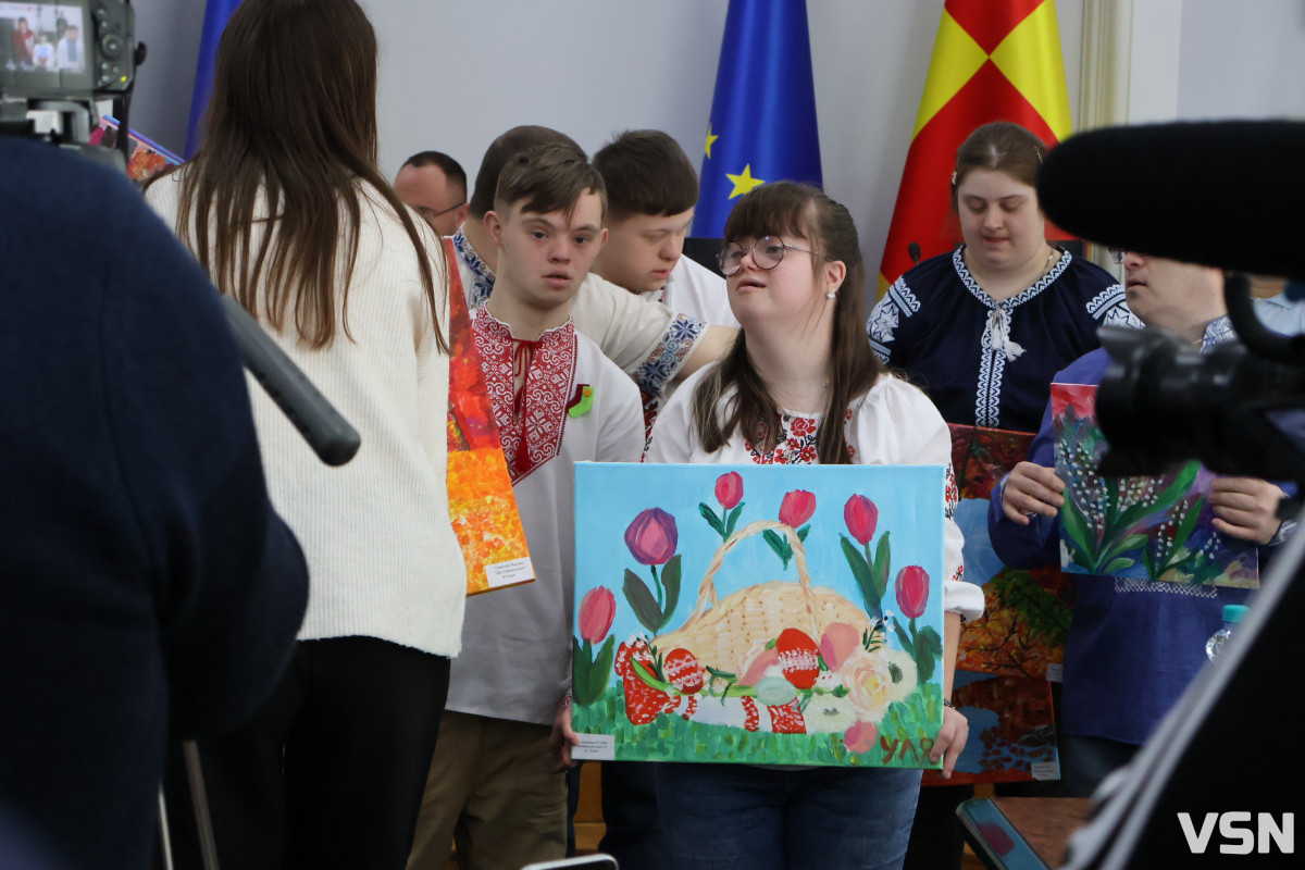 Флешмоб «Шкарпетуйся» і кадрові рішення: що відбулося на 90-й сесії Луцької міськради. Фоторепортаж