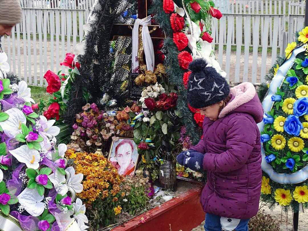 Незадовго до загибелі вона говорила, що жити їй залишилося недовго: спогади про 28-річну Героїню з Волині