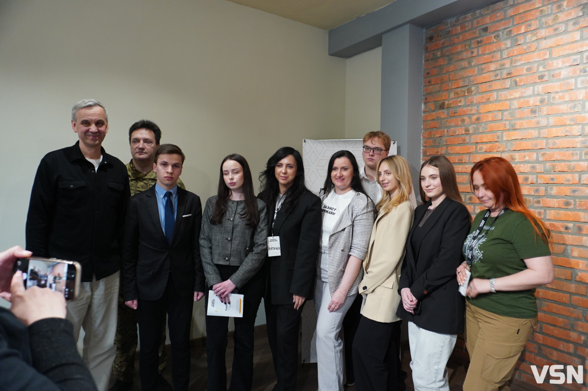 Люди не знають, що повинен робити депутат: у Луцьку обговорили парламентську кризу під час війни