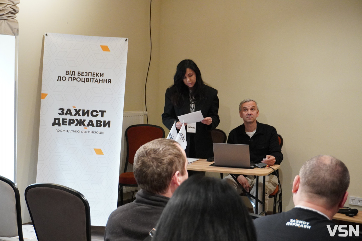 Люди не знають, що повинен робити депутат: у Луцьку обговорили парламентську кризу під час війни