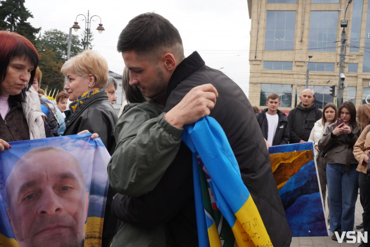 «Я зараз тут, і це моя реальність»: у Луцьку зустріли захисника Павла Літвіна після 50 місяців полону