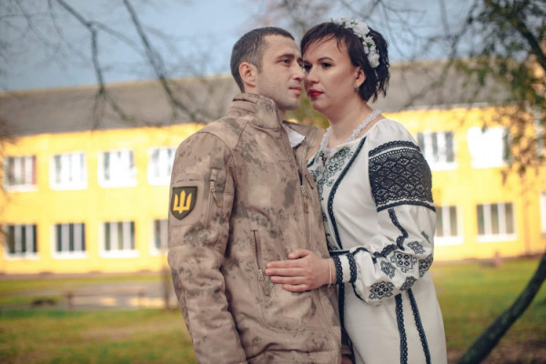 На Волині військовий з князівської бригади одружився з медикинею