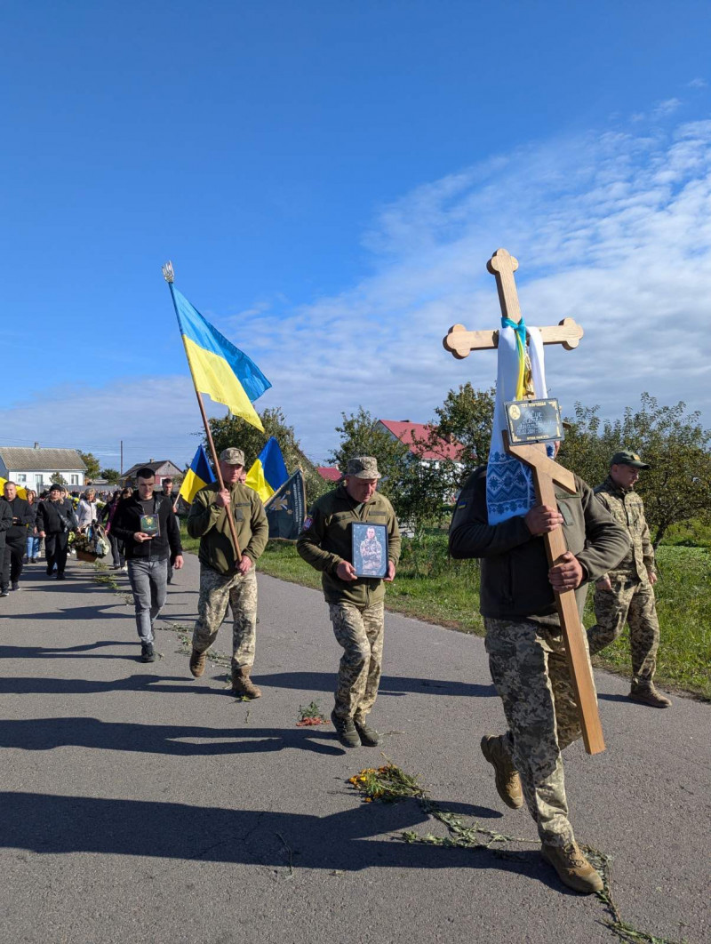 Навіки 24: на Волині в останню дорогу провели молодого Героя Петра Жука. Фото