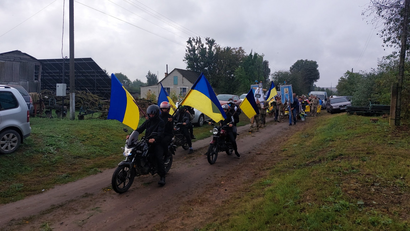 Залишилася дружина, дві доньки та троє онуків: на Волині попрощались з Героєм Василем Дуркотом