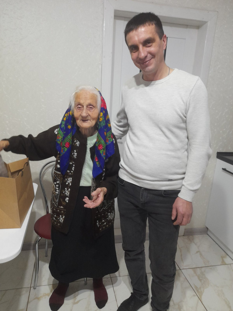 У волинській громаді з 90-річчям привітали довгожительку