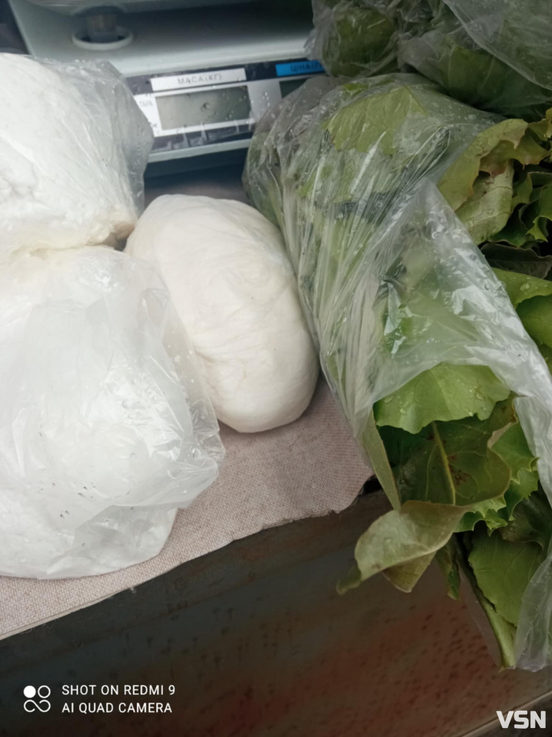 Скільки коштують домашні молочні продукти на ринку у Луцьку