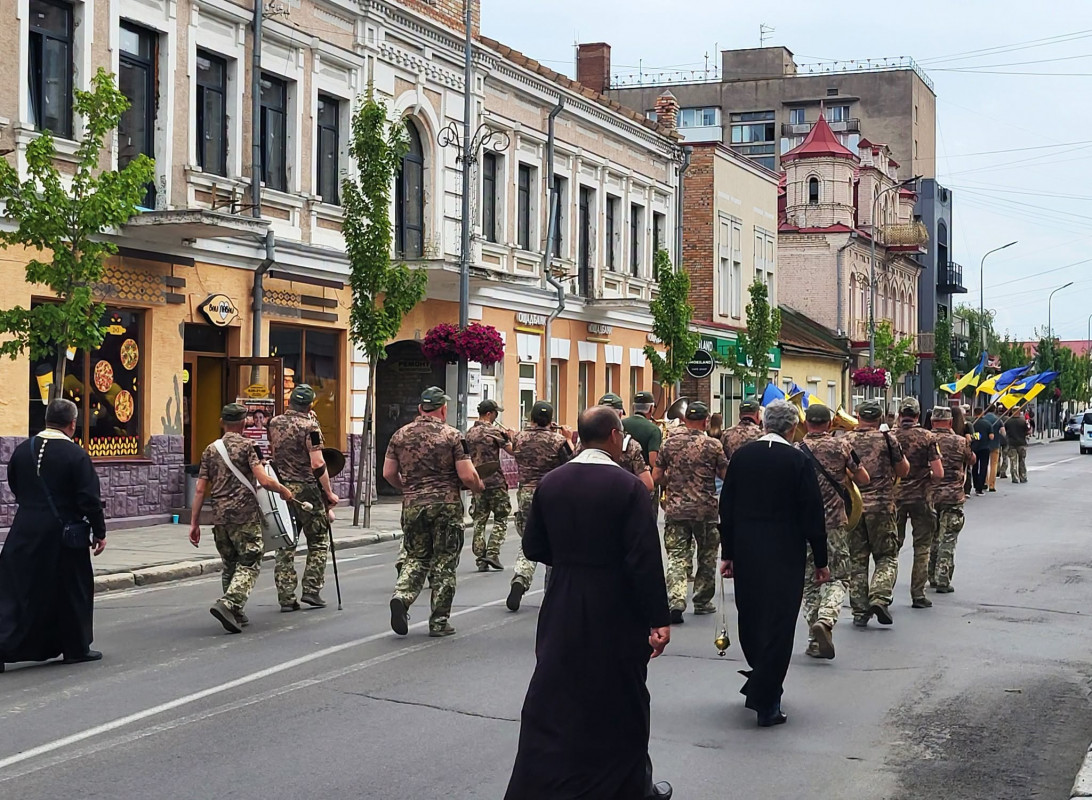 Життя обірвала війна за кілька місяців до 50-річчя: на Волині попрощалися із Героєм Віталієм Мартинюком
