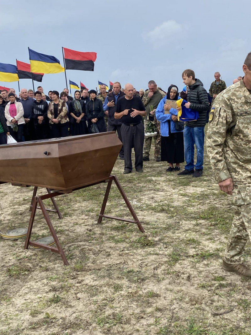 Загинув за кілька днів до 44-річчя: на Волині попрощались із Героєм Юрієм Дігтяруком