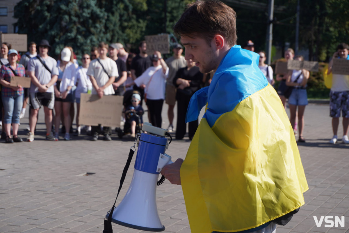 «Народ за Федорова!»: у Луцьку відбулася акція проти звільнення міністра оборони