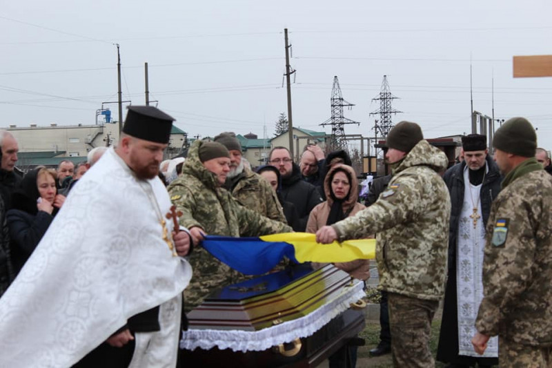 Донька та син втратили батька: на Волині попрощались із Героєм Василем Мартинюком