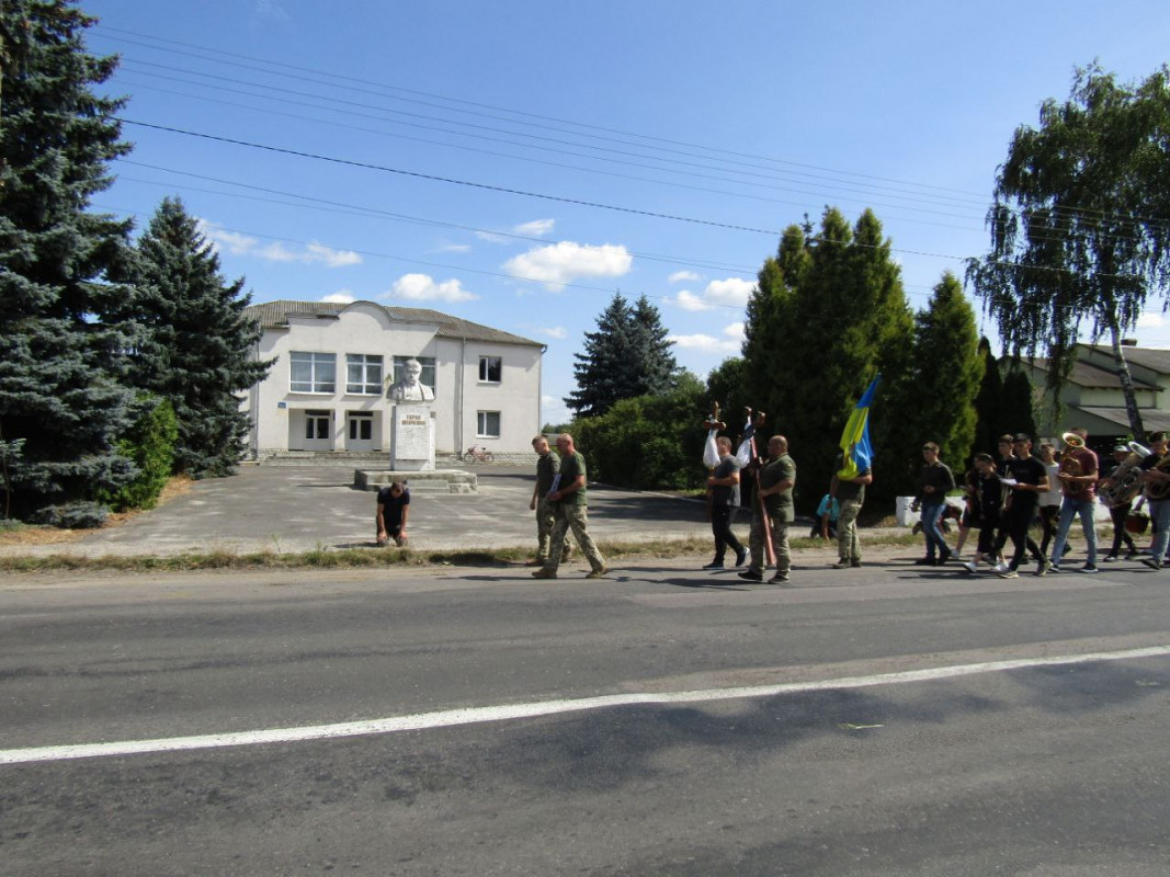 В один день громада прощається відразу з трьома Героями: на Волині поховали молодого захисника Олега Новосада