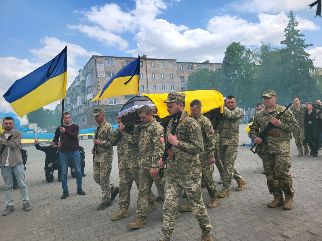 Учасник АТО, поліцейський, батько: на Волині попрощалися з 35-річним Героєм Дмитром Сергієнком