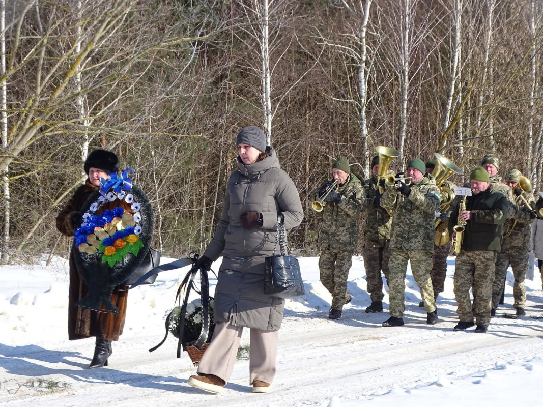 Понад рік родина жила між надією і болем: на Волині попрощалися з воїном Романом Махнюком