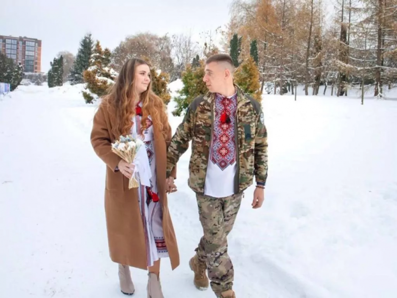 «Перше СМС – виходь за мене»: історія кохання військового з Волині. Фото