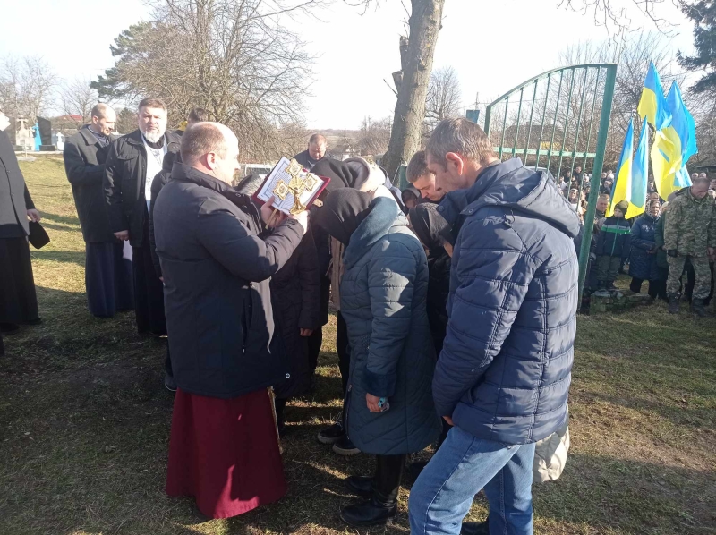 Війна продовжує забирати найкращих: на Волині останню шану віддали загиблому Герою Миколі Трачуку