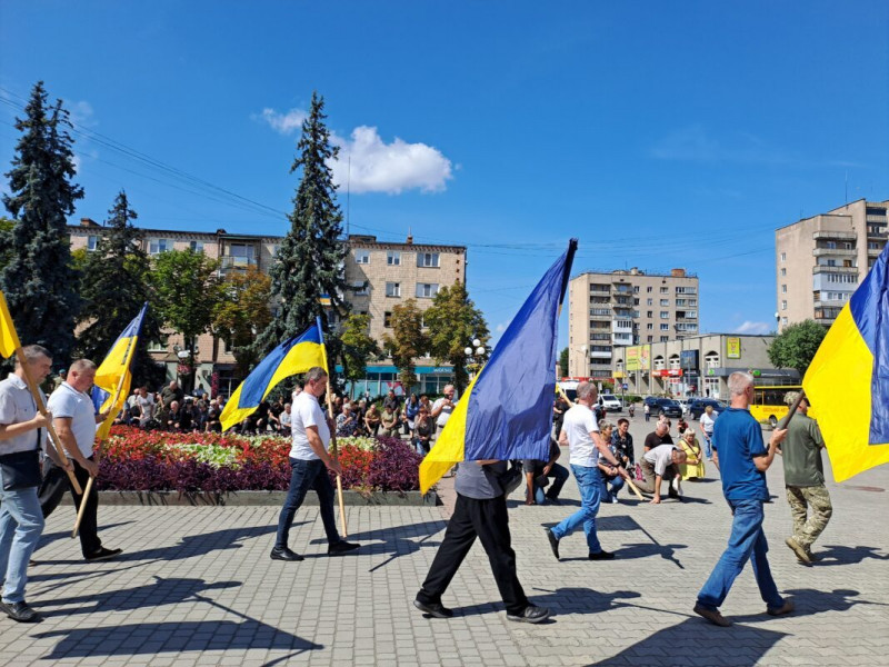 Мріяв благословити доньку на весіллі: на Волині провели в останню путь 49-річного Героя Ігоря Хомича