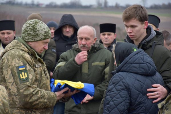 Воював з 2014 року: на Волині поховали Героя Віталія Дерлюка, який загинув на Донеччині